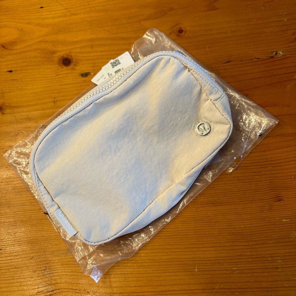 NWT Lululemon white 1L everywhere belt bag (3 available)